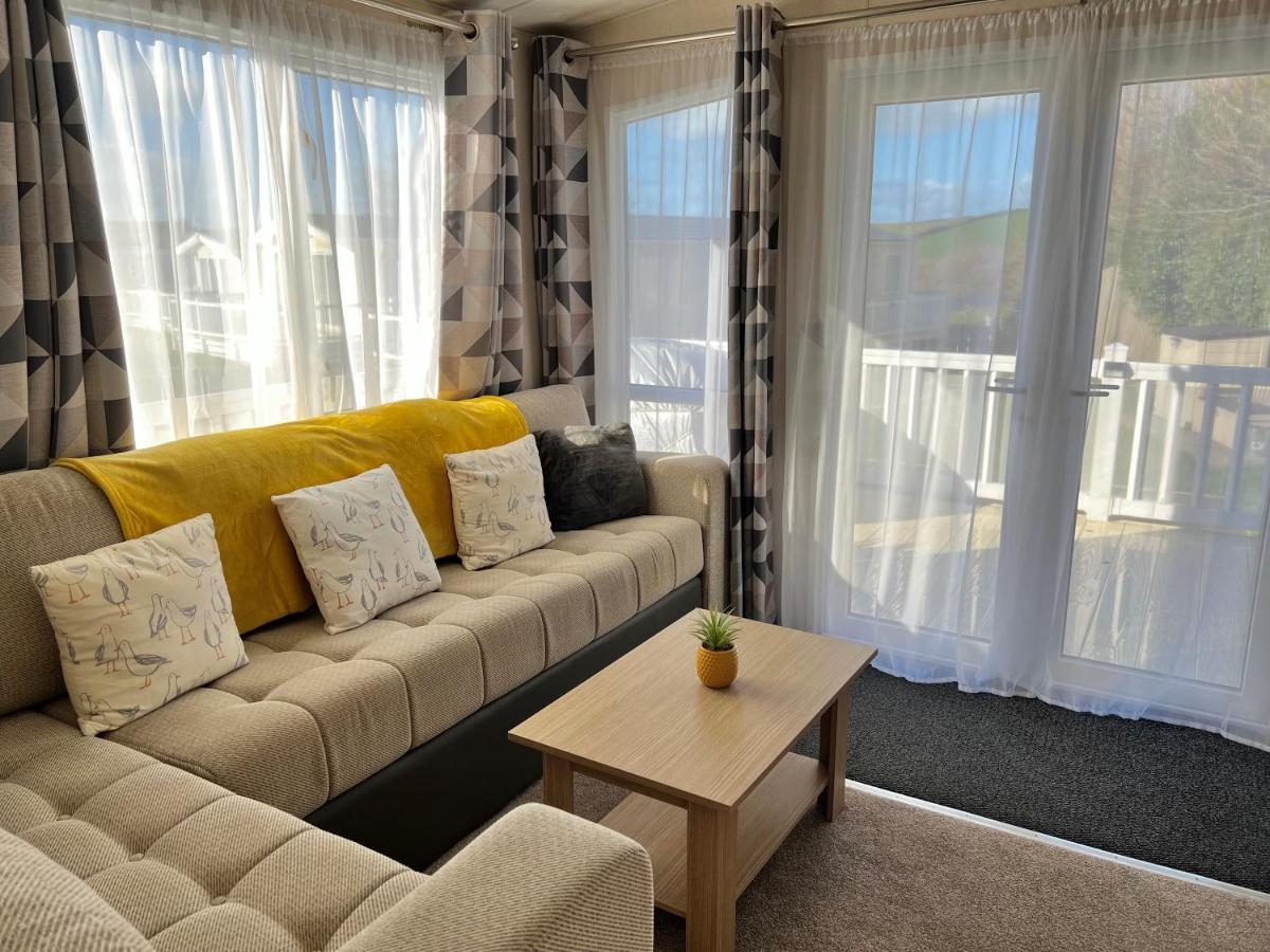 Mollys Retreat Pet Friendly Three Bed Caravan With Small Garden Newquay Bay Resort Quieter Area Of Park Εξωτερικό φωτογραφία