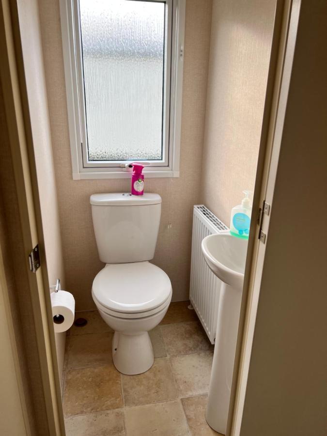 Mollys Retreat Pet Friendly Three Bed Caravan With Small Garden Newquay Bay Resort Quieter Area Of Park Εξωτερικό φωτογραφία